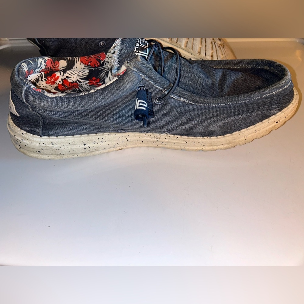 Hey Dude Mens Wally Canvas slip ons, size 11 - Picture 10 of 11